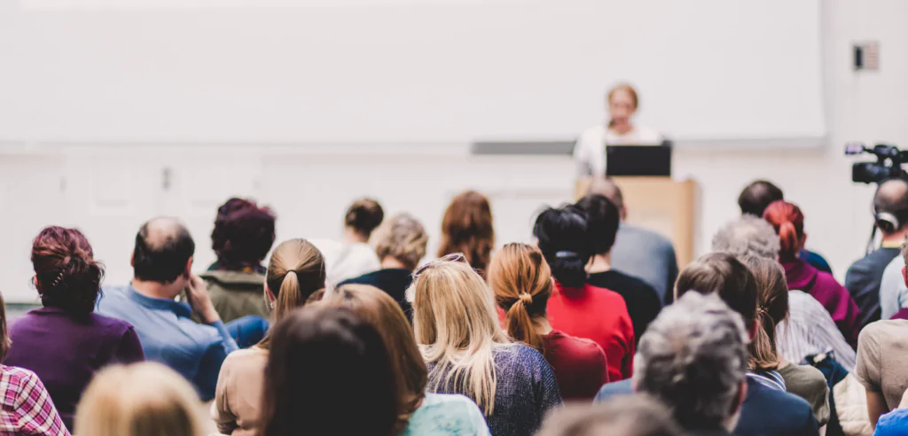 Woman, Presenting,To,Audience, Präsentationstraining München